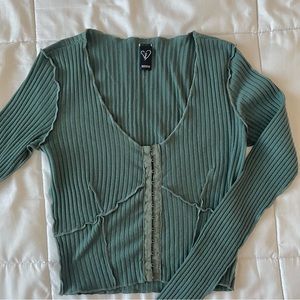 Dark green exposed seam top!